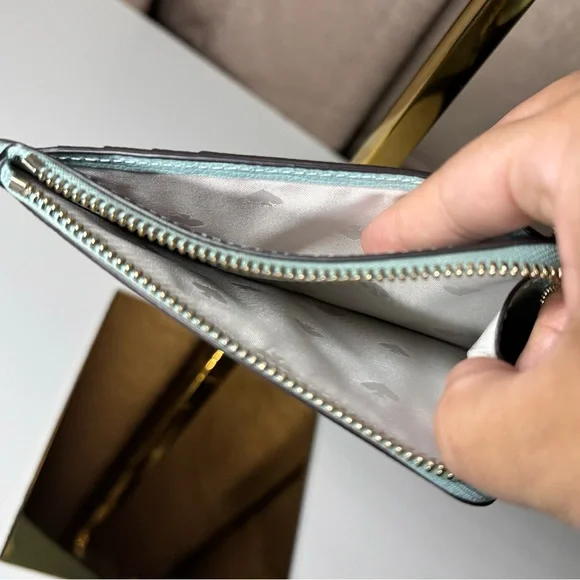 Kate Spade Darcy Daisy Embroidered L-Zip Card Holder Wallet - Picture 3 of 7